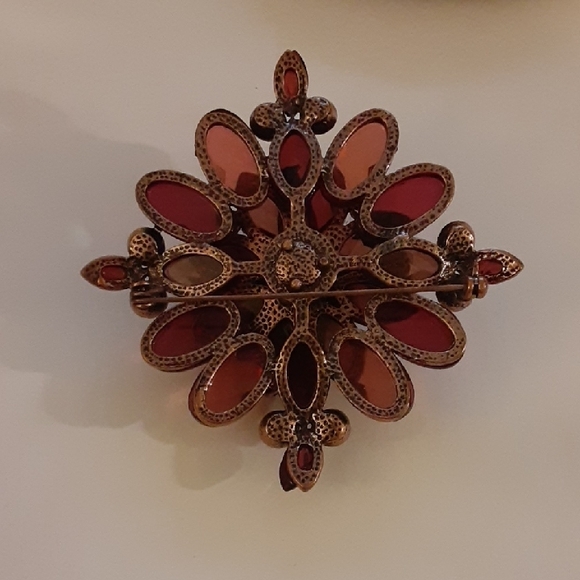 Elegant Large Amber Rhinestone Brooch Pin - Picture 4 of 9